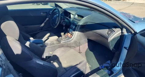 2010 Hyundai Genesis Coupe 2.0T z USA, uszkodzony, nr VIN KMHHT6KD8AU031970